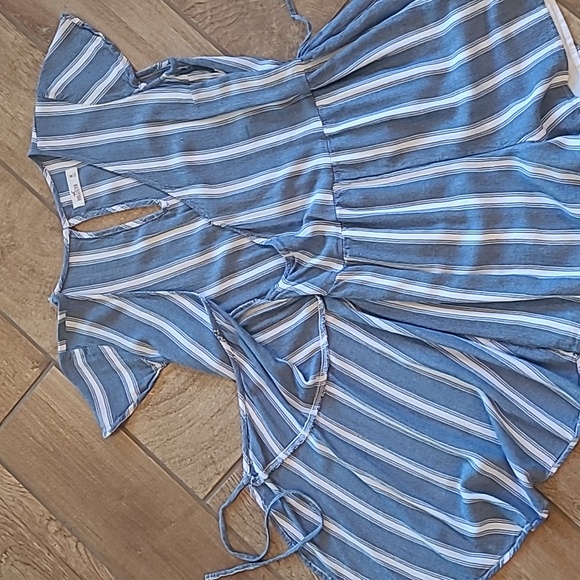 Blue Wrap Romper M Hollister Short Summer - Picture 7 of 7